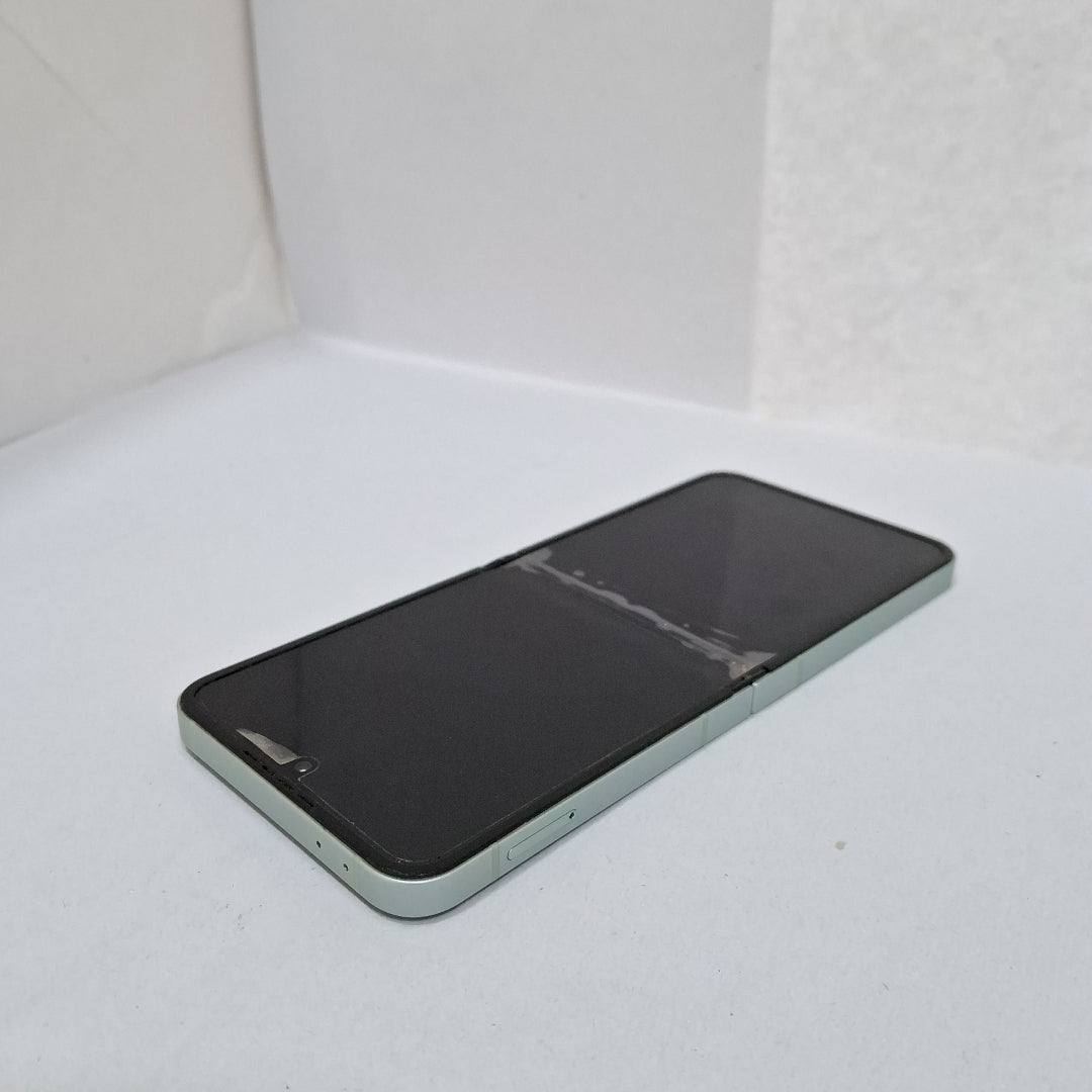 CELULAR SAMSUNG GALAXY Z FLIP6 SM-F741B (2024) 256 GB 12 GB RAM (SEMINUEVO)