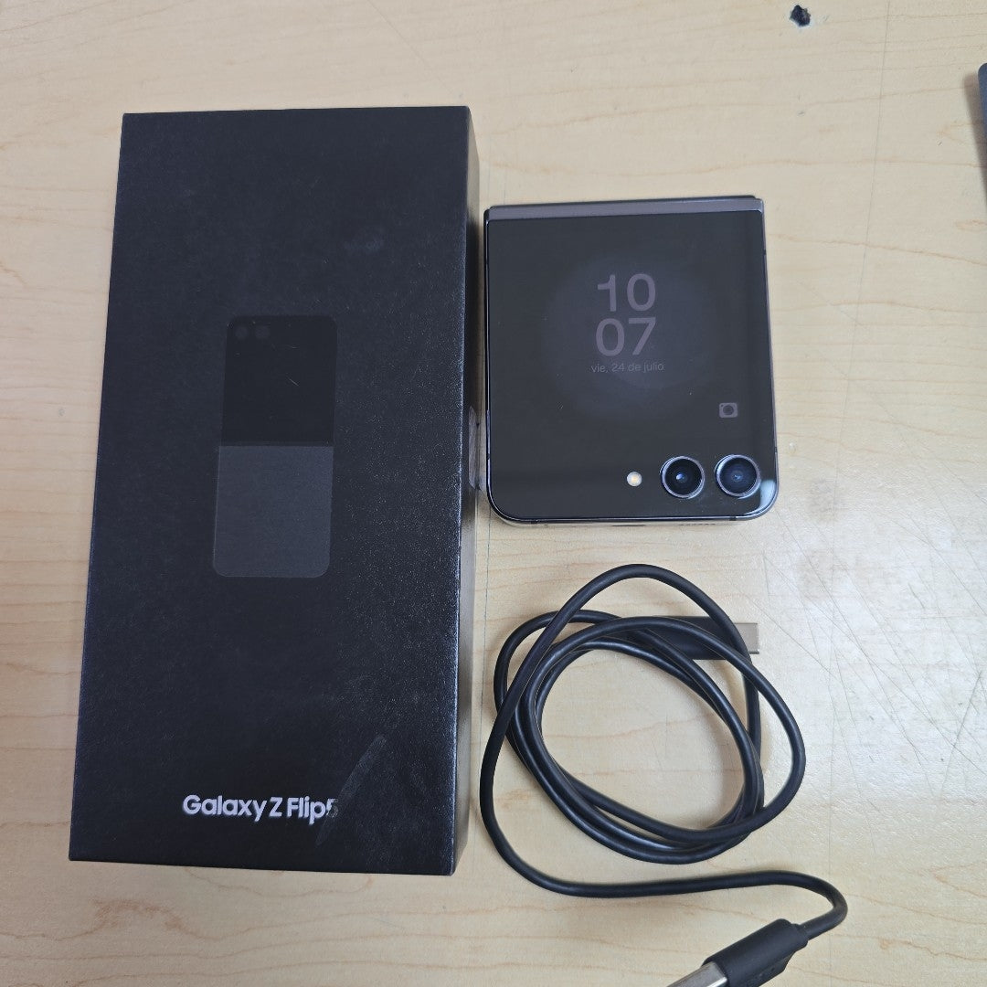 CELULAR SAMSUNG GALAXY Z FLIP 5 SM-F731B (2023) 256 GB 8 GB RAM (SEMINUEVO)