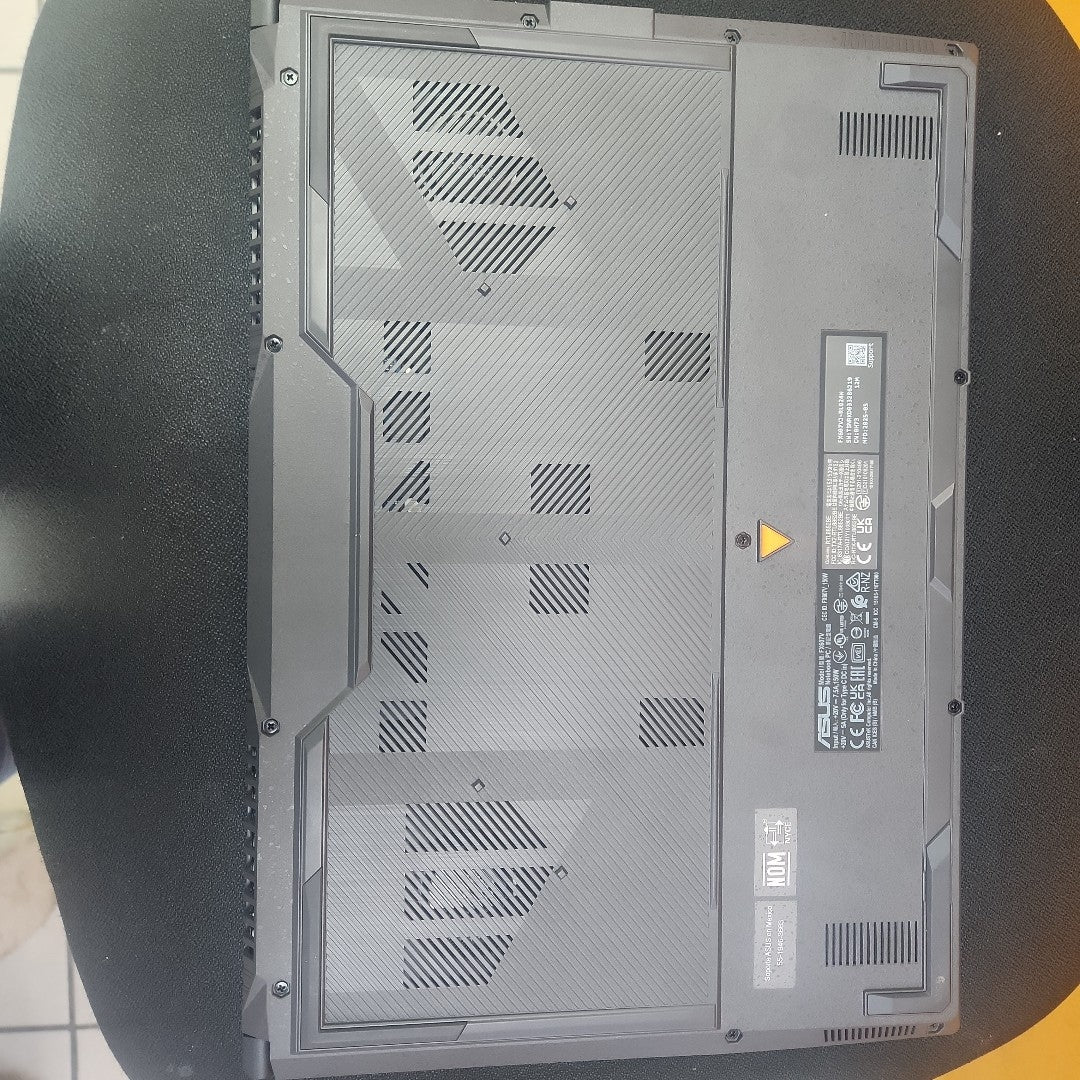 LAPTOP ASUS TUF GAMING F16 FX607VJ-RL024W (2025) 512 GB SSD 16 GB RAM (SEMINUEVO)