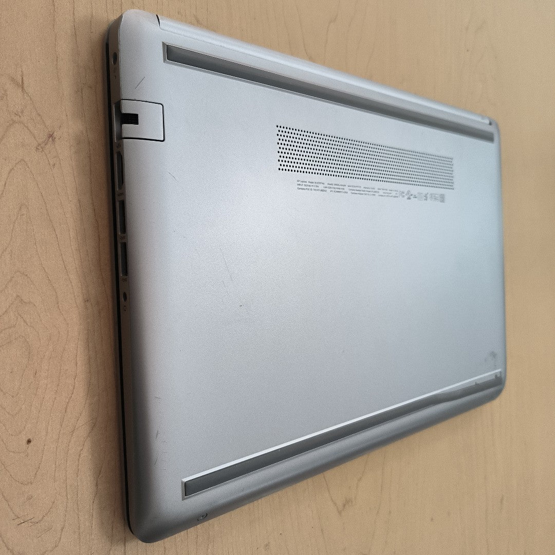 LAPTOP HP 14-CF2074LA (2022) 256 GB SSD 8 GB RAM (SEMINUEVO)