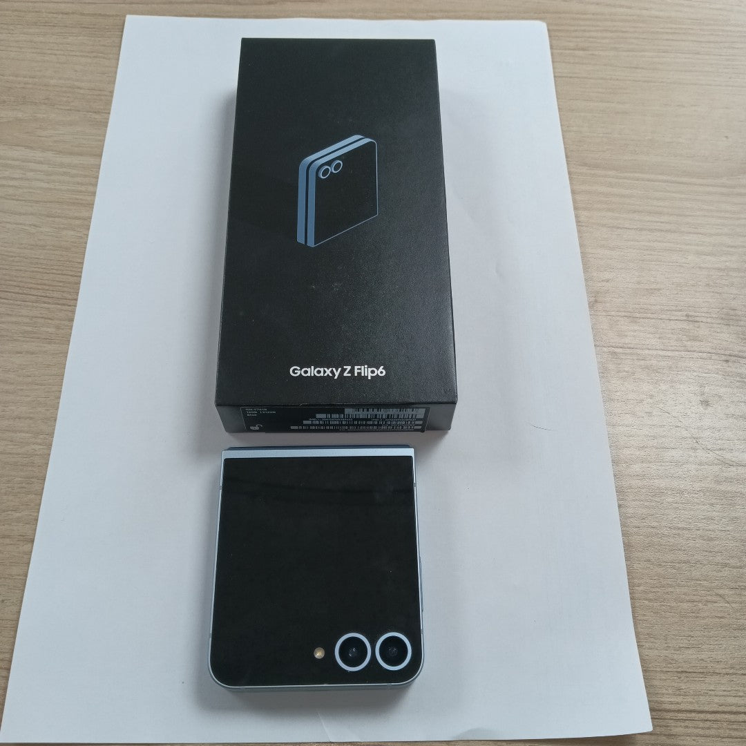 CELULAR SAMSUNG GALAXY Z FLIP6 SM-F741B (2024) 512 GB 12 GB RAM (SEMINUEVO)