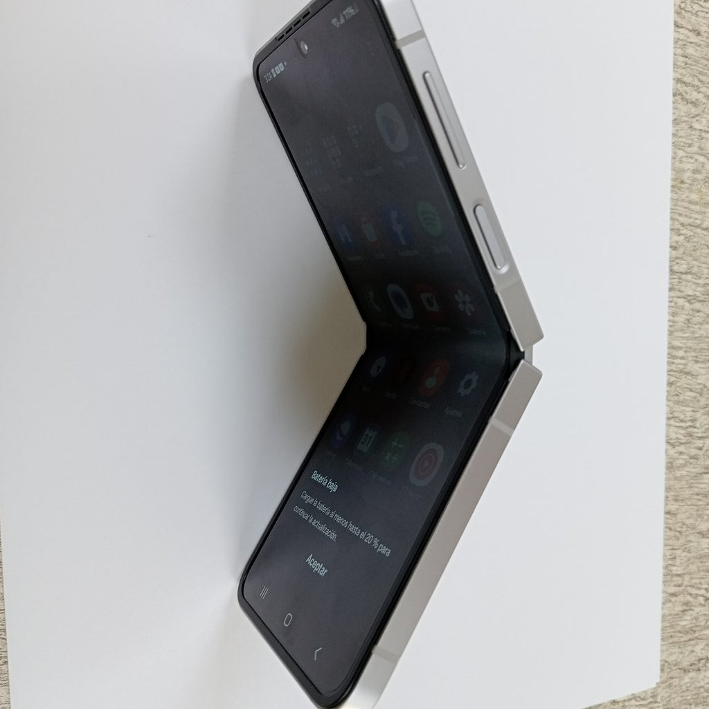 CELULAR SAMSUNG GALAXY Z FLIP6 SM-F741B (2024) 512 GB 12 GB RAM (SEMINUEVO)