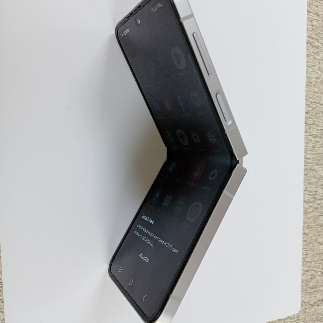 CELULAR SAMSUNG GALAXY Z FLIP6 SM-F741B (2024) 512 GB 12 GB RAM (SEMINUEVO)