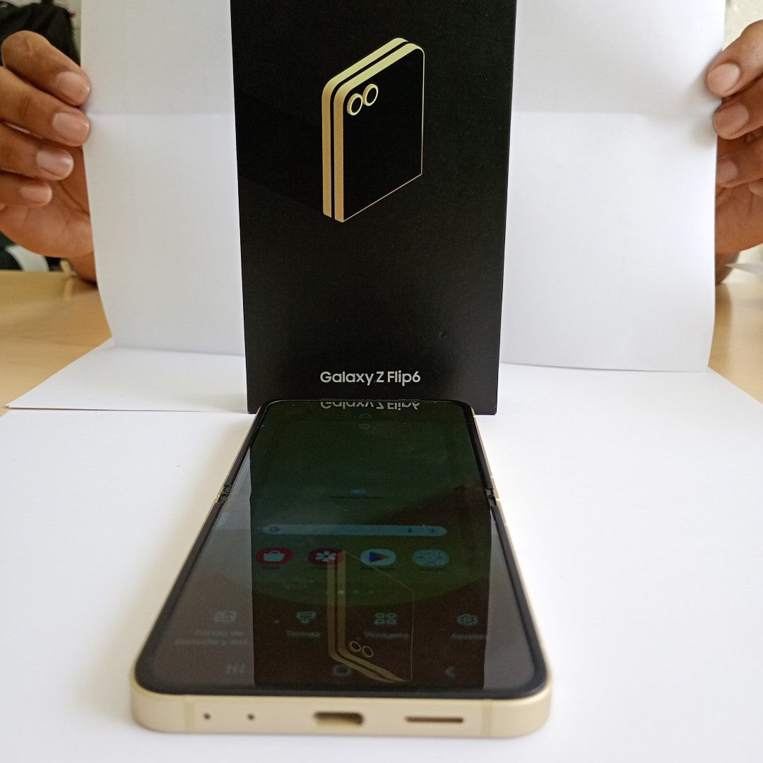 CELULAR SAMSUNG GALAXY Z FLIP6 SM-F741B (2024) 512 GB 12 GB RAM (SEMINUEVO)