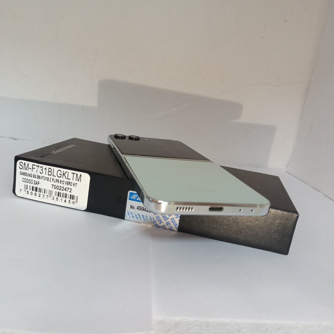 CELULAR SAMSUNG GALAXY Z FLIP 5 SM-F731B (2023) 512 GB 8 GB RAM (SEMINUEVO)