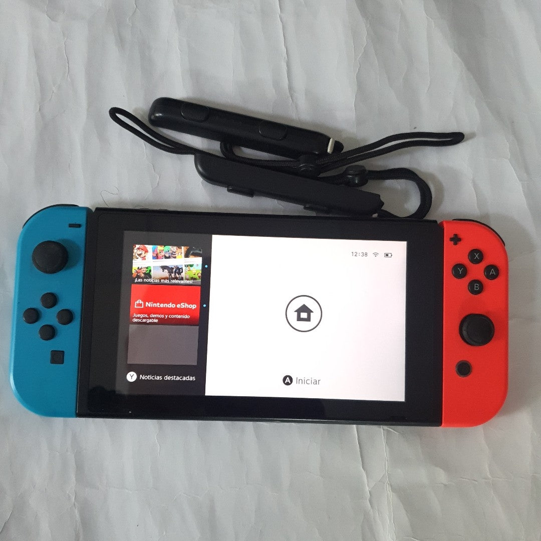 CONSOLA DE VIDEOJUEGO NINTENDO SWITCH 32 GB (SEMINUEVO)