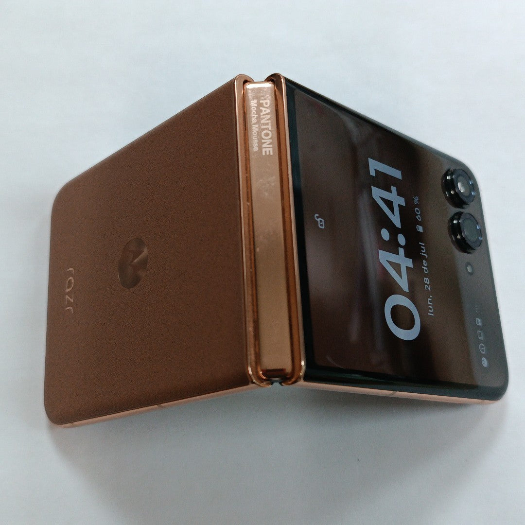 CELULAR MOTOROLA RAZR 50 5G XT2451-3 (2024) 512 GB 12 GB RAM (SEMINUEVO)