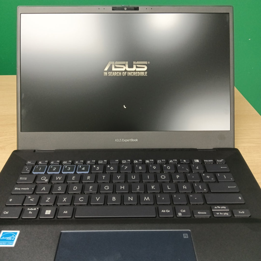 LAPTOP ASUS EXPERTBOOK B5402CBA-158G512-P1 (2023) 512 GB SSD 8 GB RAM (SEMINUEVO)