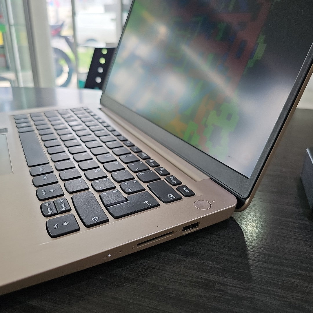 LAPTOP LENOVO IDEAPAD 3 14ITL6 (2023) 1 TB + 256 GB SSD 8 GB RAM (SEMINUEVO)