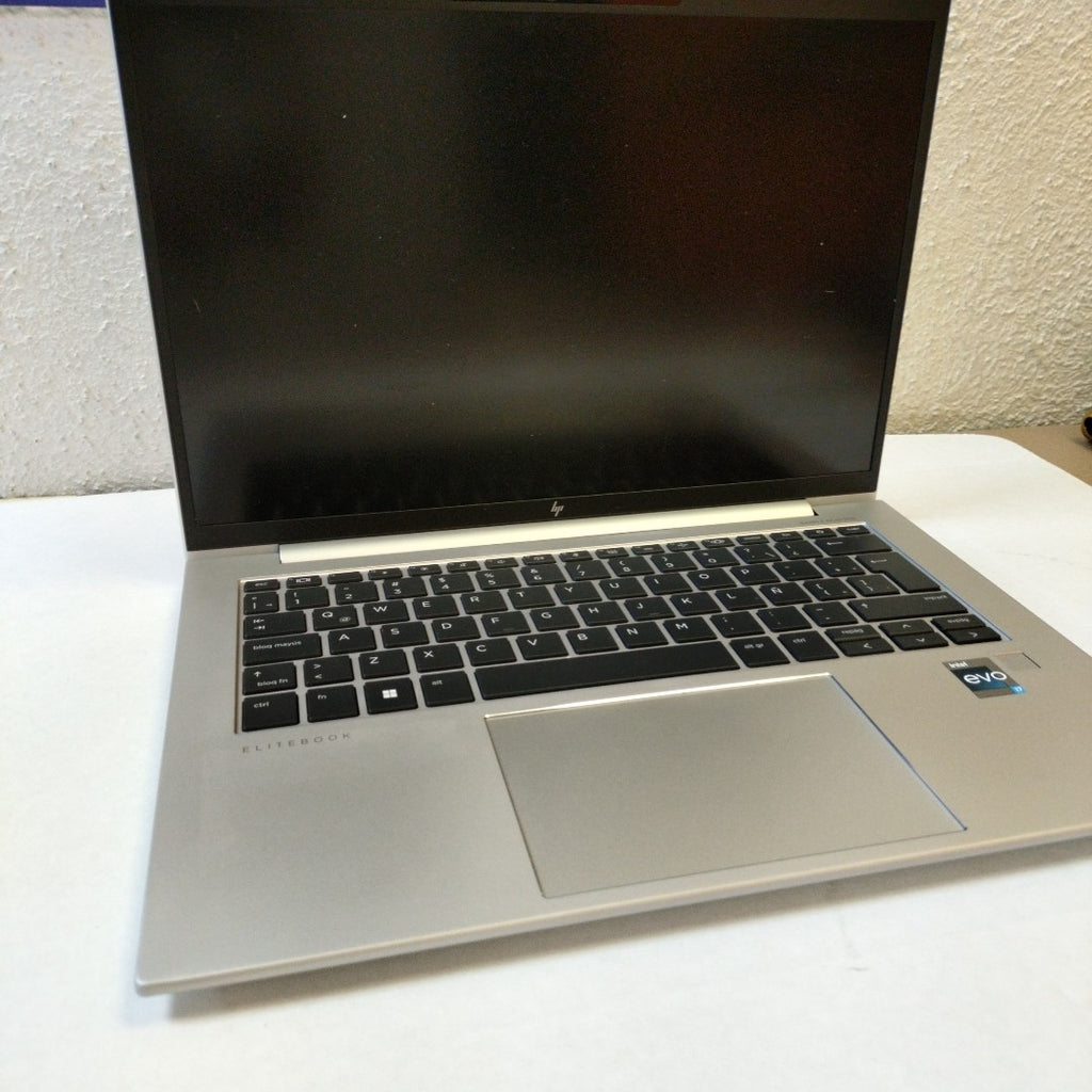 LAPTOP HP ELITEBOOK 840 G9 (2024) 256 GB SSD 16 GB RAM (SEMINUEVO)