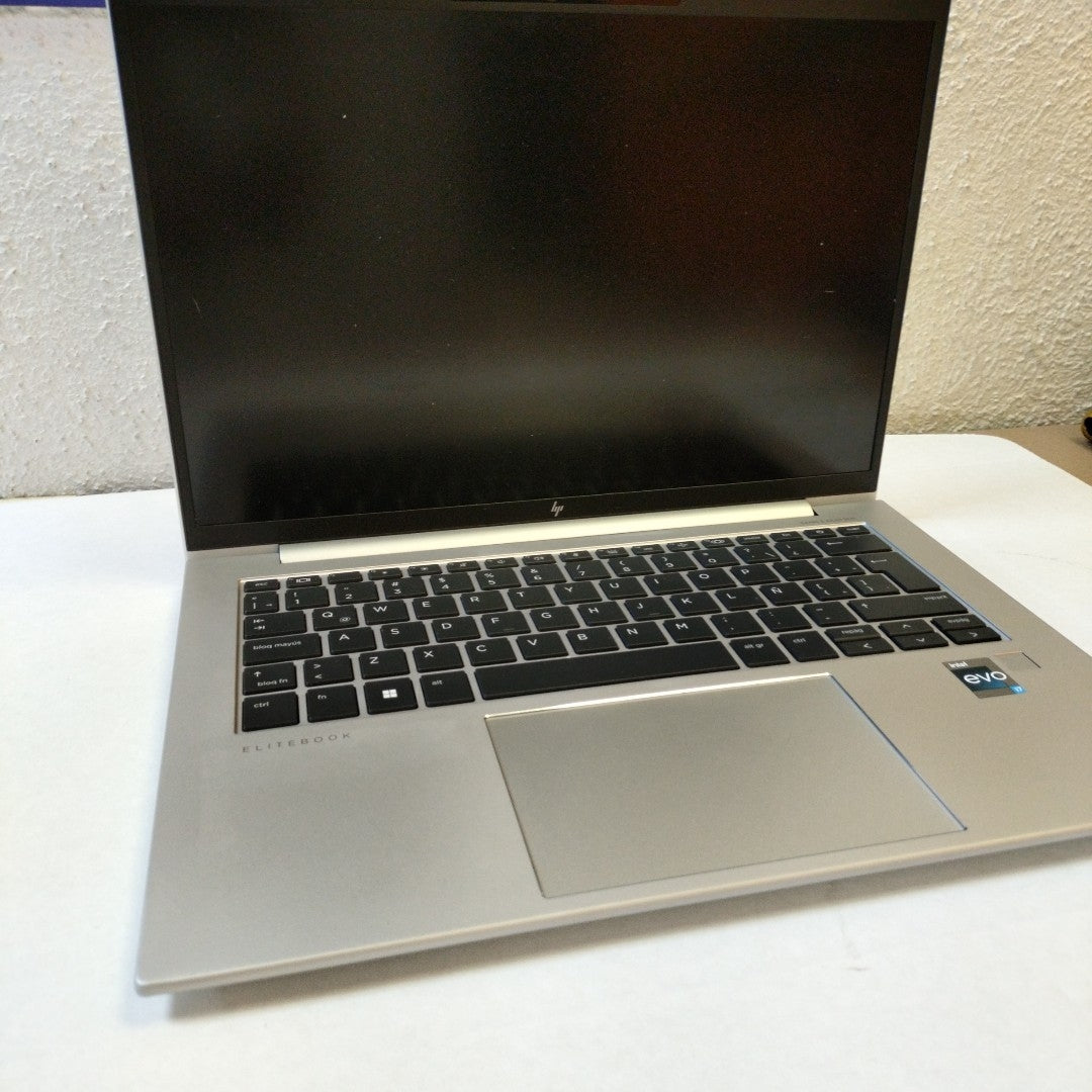 LAPTOP HP ELITEBOOK 840 G9 (2024) 256 GB SSD 16 GB RAM (SEMINUEVO)