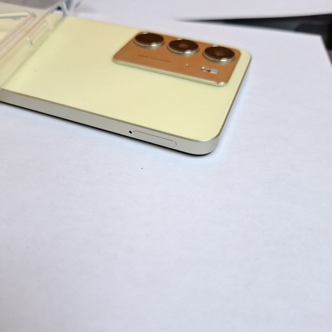 CELULAR REALME C75 RMX3941 (2025) 256 GB 8 GB RAM (SEMINUEVO)