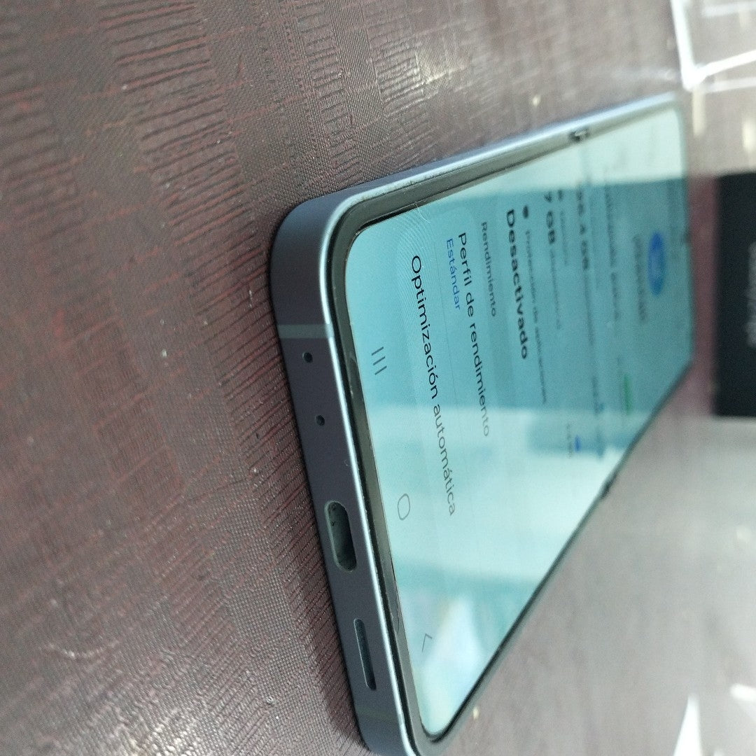CELULAR SAMSUNG GALAXY Z FLIP6 SM-F741B (2024) 256 GB 12 GB RAM (SEMINUEVO)