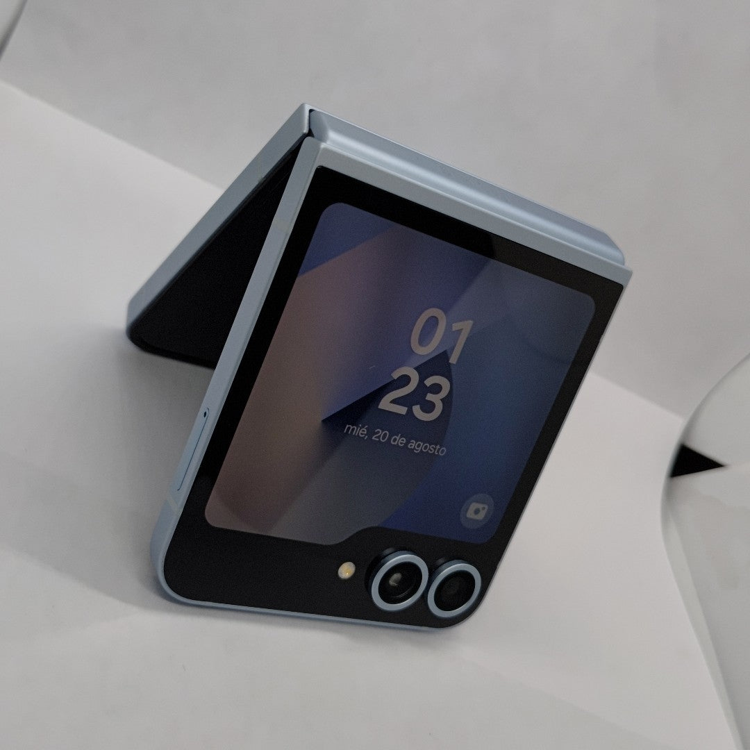 CELULAR SAMSUNG GALAXY Z FLIP6 SM-F741B (2024) 256 GB 12 GB RAM (SEMINUEVO)