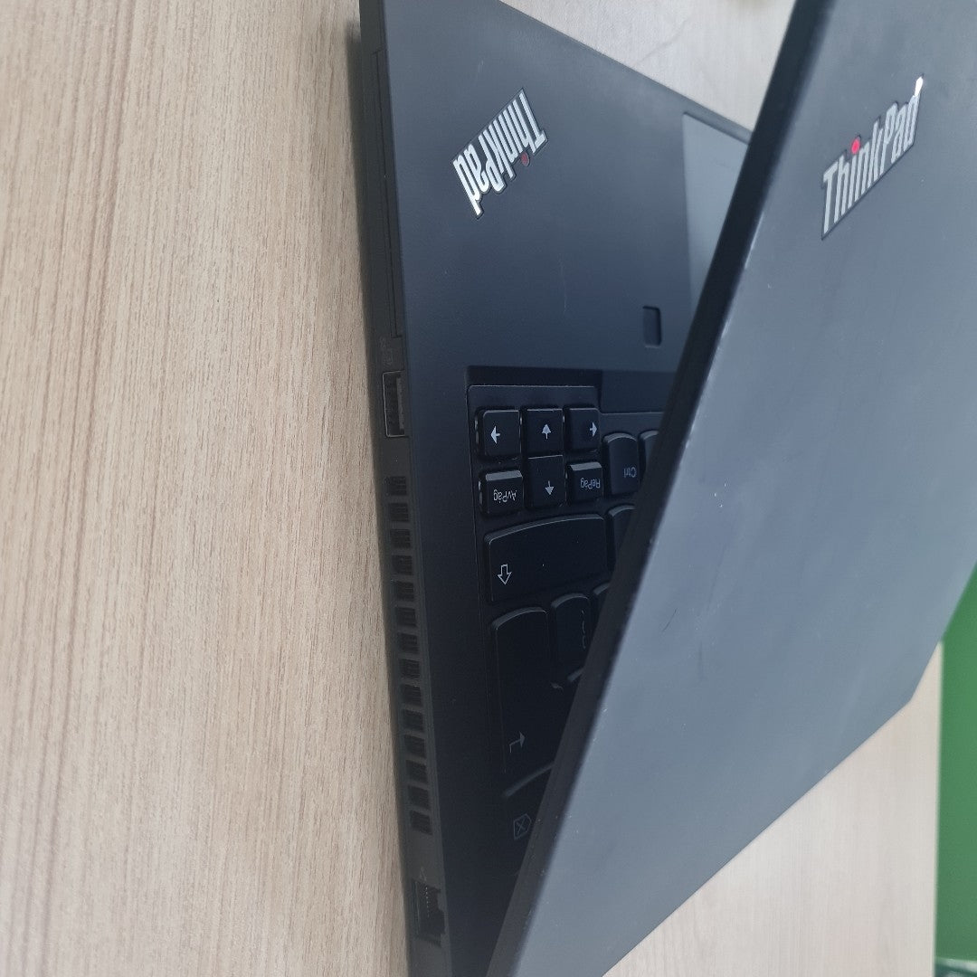LAPTOP LENOVO THINKPAD T14 GEN 2 (2022) 512 GB SSD 16 GB RAM (SEMINUEVO)