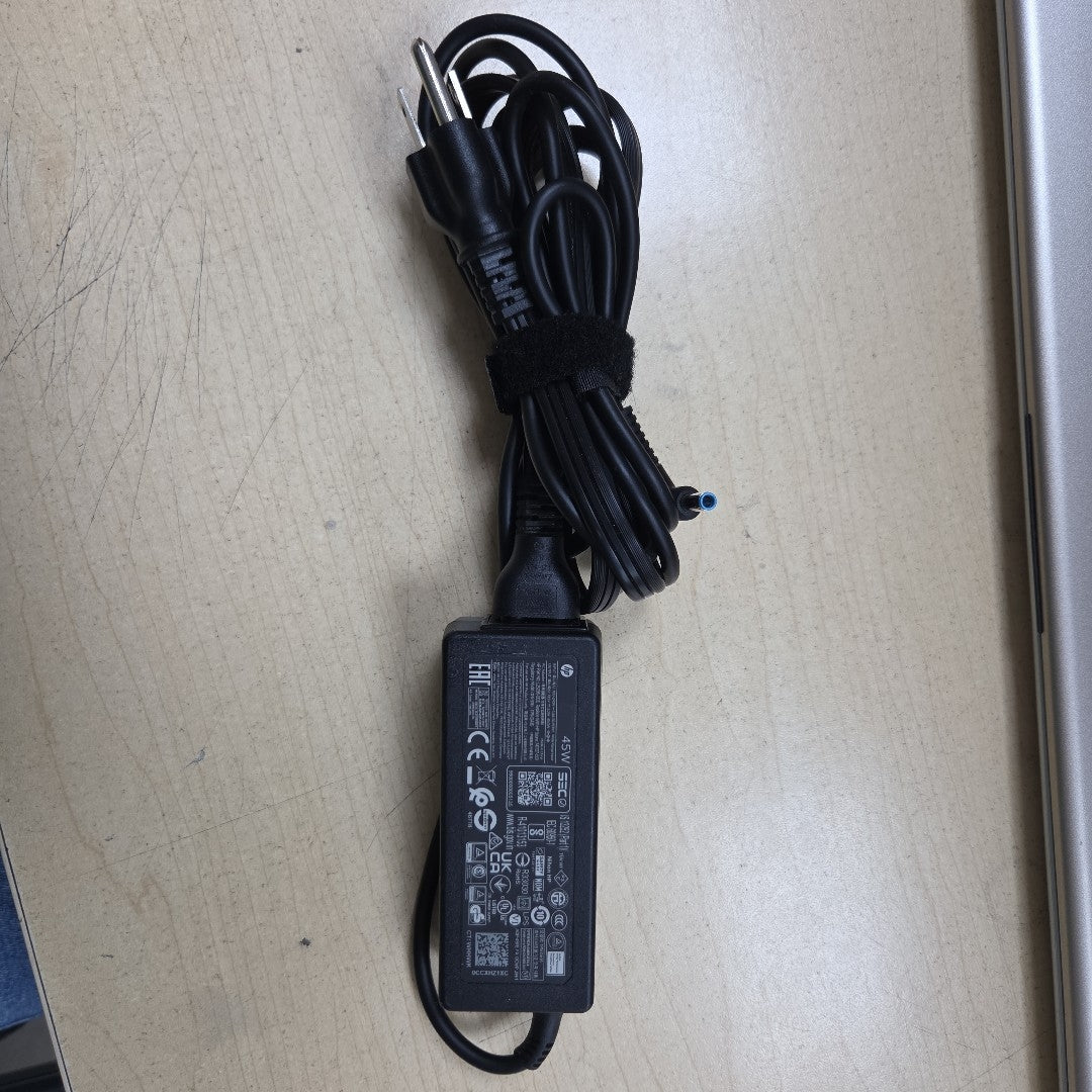 LAPTOP HP 15-FC0003LA (2023) 256 GB SSD 8 GB RAM (SEMINUEVO)