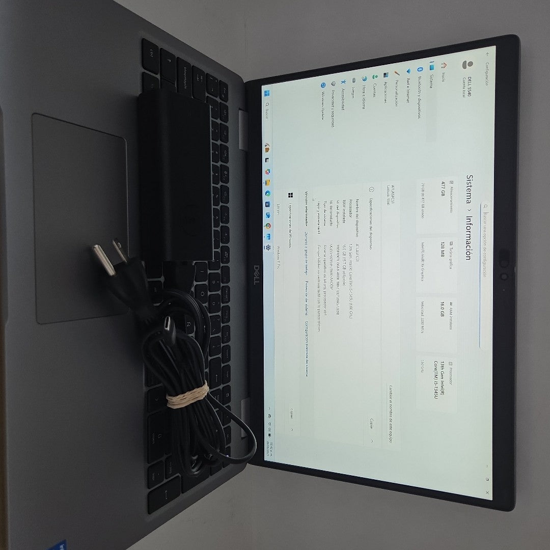 LAPTOP DELL LATITUDE 5540 (2023) 512 GB SSD 16 GB RAM (SEMINUEVO)