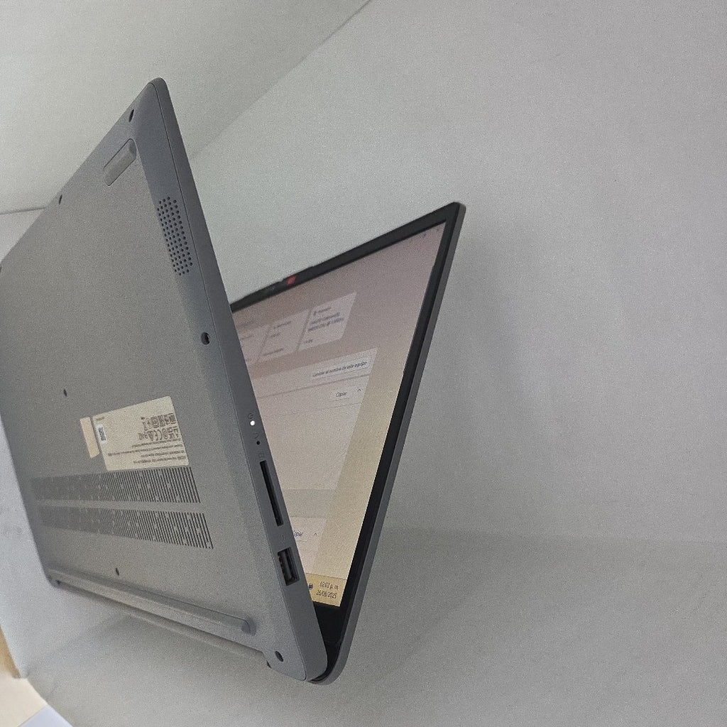 LAPTOP LENOVO IDEAPAD 1 15IGL7 (2024) 256 GB SSD 8 GB RAM (SEMINUEVO)