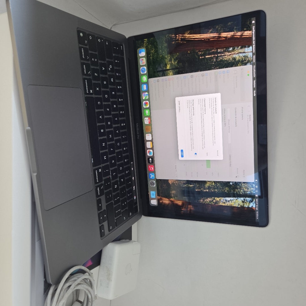 LAPTOP APPLE MACBOOK PRO 13" 2022 3.49 A2338 256 GB SSD 8 GB RAM (SEMINUEVO)