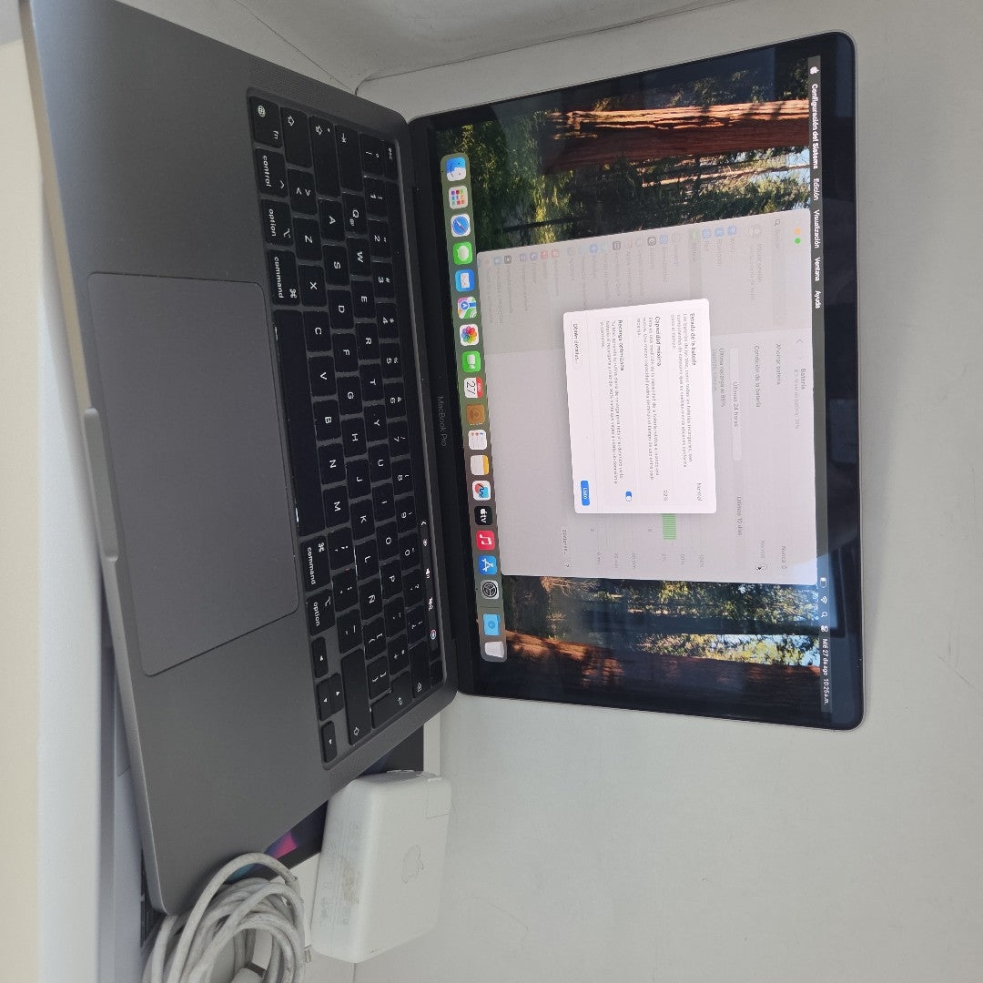 LAPTOP APPLE MACBOOK PRO 13" 2022 3.49 A2338 256 GB SSD 8 GB RAM (SEMINUEVO)