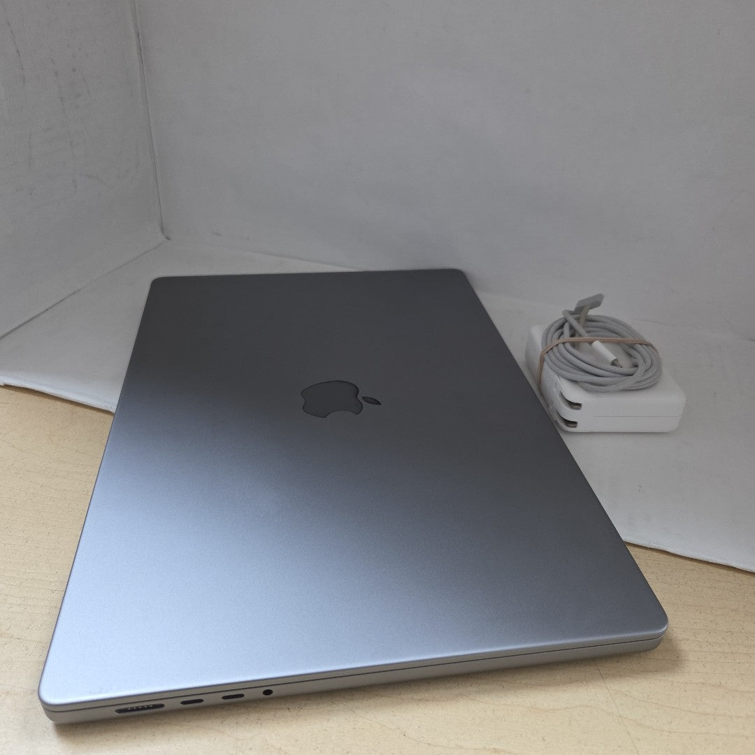 LAPTOP APPLE MACBOOK PRO 16" 2021 3.2 A2485 (10 CPU / 16 GPU) 512 GB SSD 16 GB RAM (SEMINUEVO)