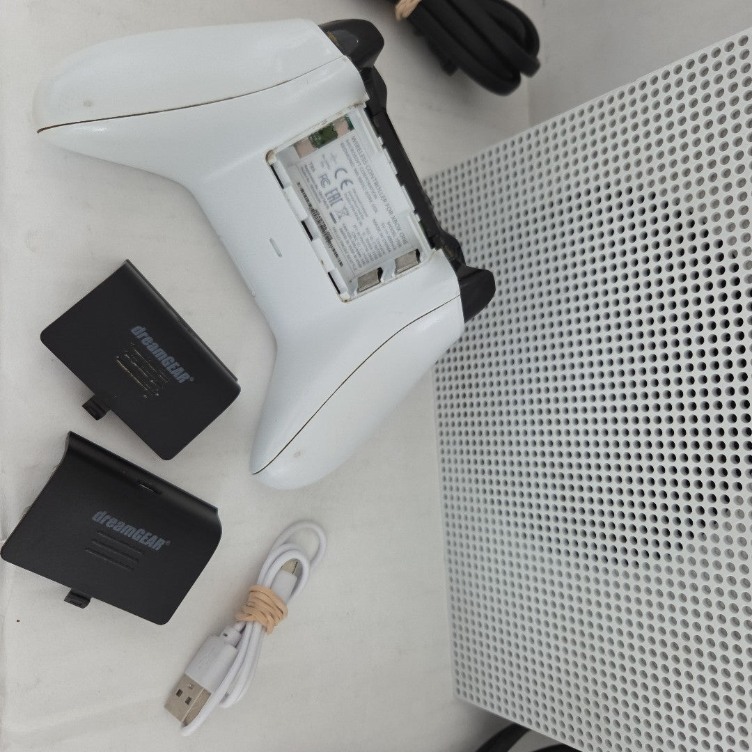 CONSOLA DE VIDEOJUEGO MICROSOFT XBOX ONE S 1 TB (SEMINUEVO)