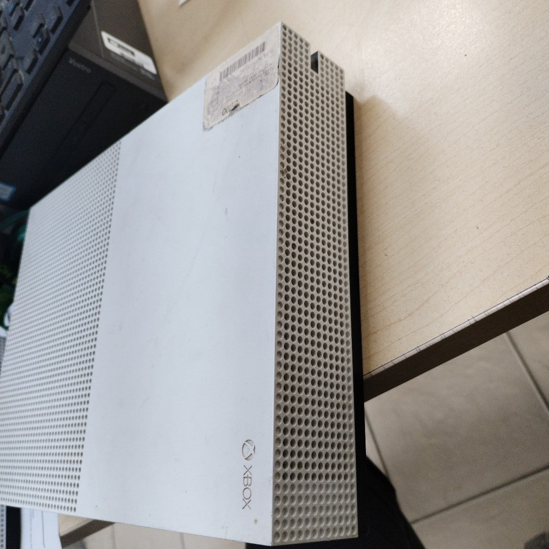 CONSOLA DE VIDEOJUEGO MICROSOFT XBOX ONE S 500 GB  (SEMINUEVO)