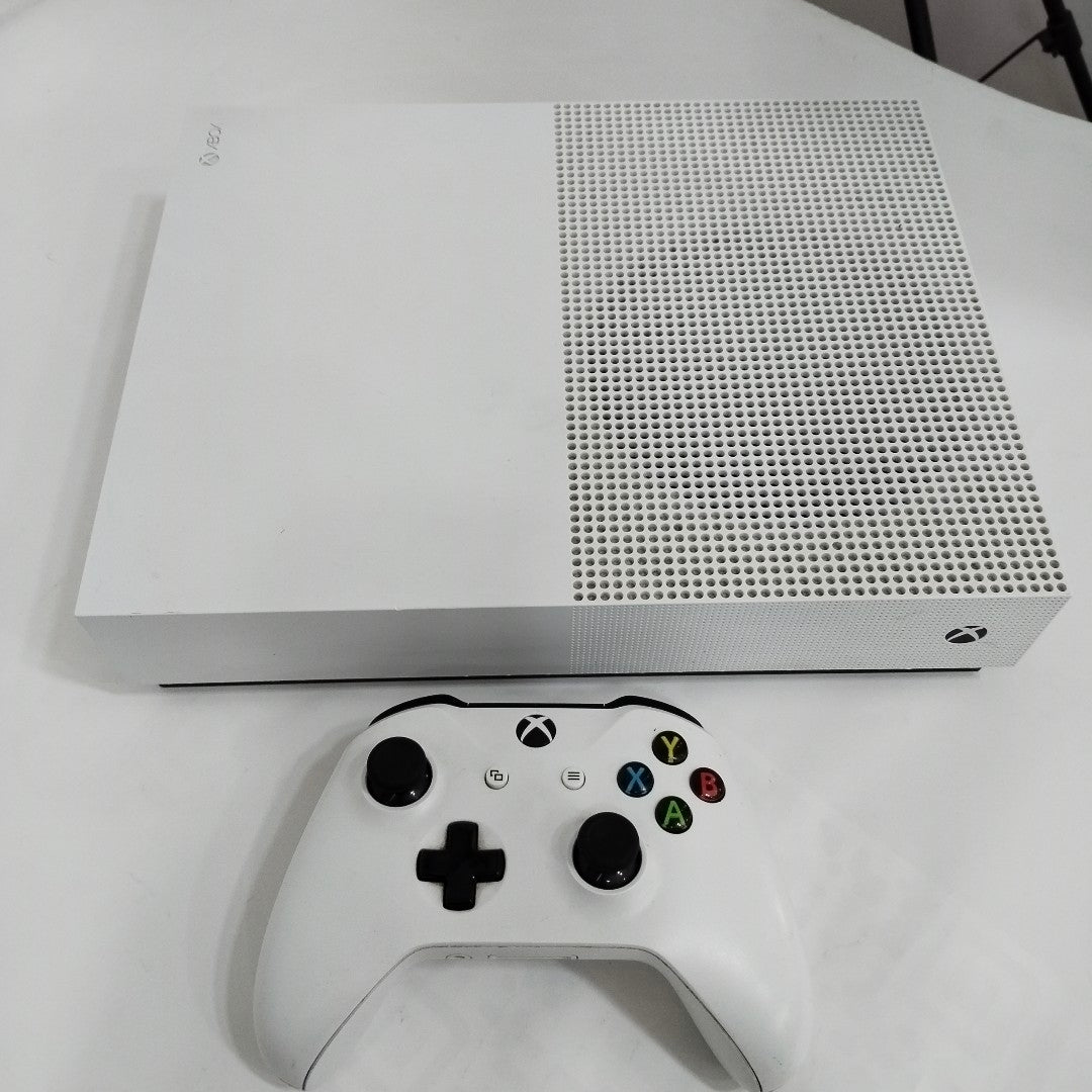 CONSOLA DE VIDEOJUEGO MICROSOFT XBOX ONE S 1 TB (SEMINUEVO)