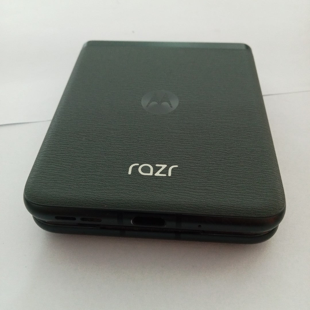 CELULAR MOTOROLA RAZR 40 XT2323-1 (2023) 256 GB 8 GB RAM (SEMINUEVO)