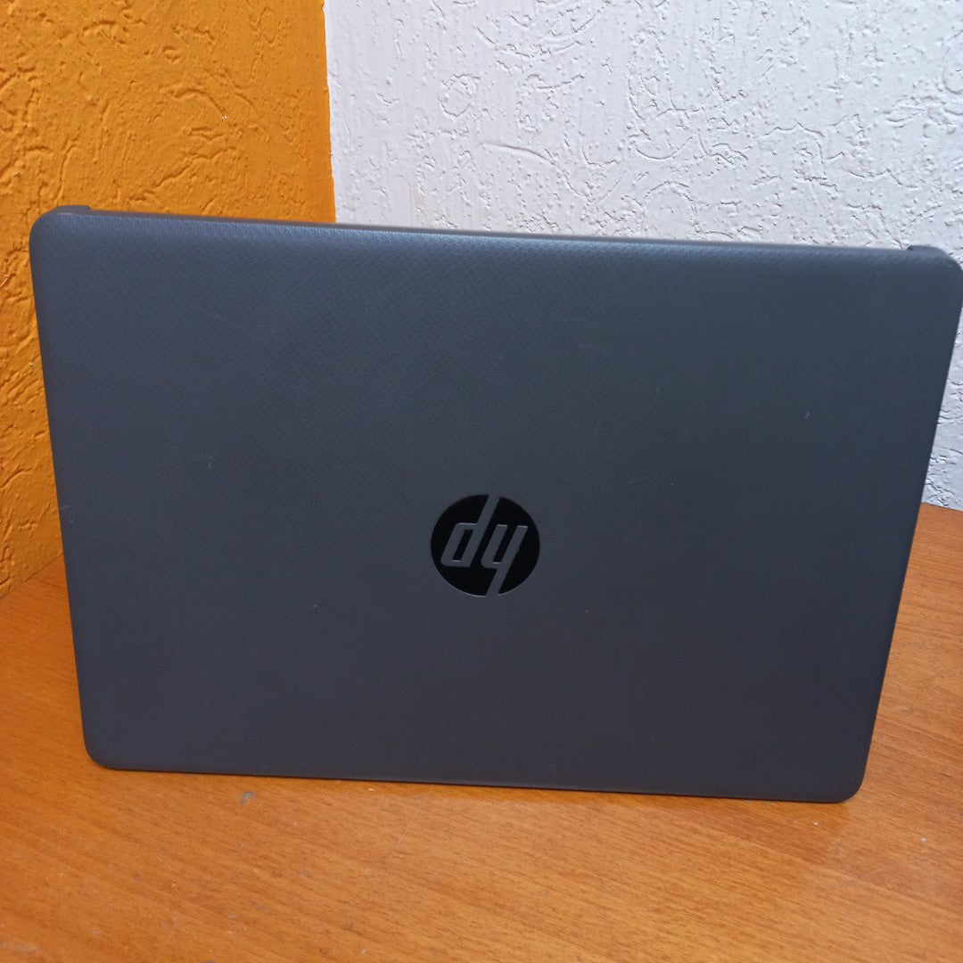 LAPTOP HP 240 G8 (2023) 256 GB SSD 8 GB RAM (SEMINUEVO)