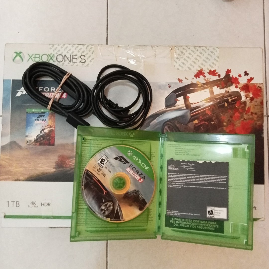CONSOLA DE VIDEOJUEGO MICROSOFT XBOX ONE S 1 TB (SEMINUEVO)