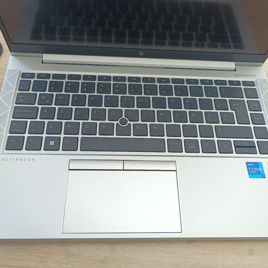 LAPTOP HP ELITEBOOK 840 G8 (2023) 256 GB SSD 16 GB RAM (SEMINUEVO)