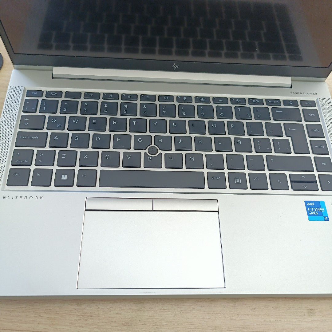 LAPTOP HP ELITEBOOK 840 G8 (2023) 256 GB SSD 16 GB RAM (SEMINUEVO)