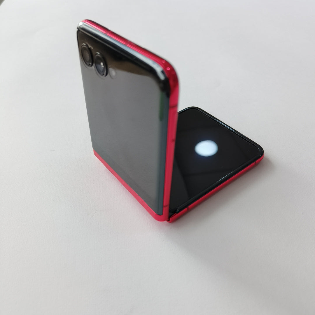 CELULAR MOTOROLA RAZR 40 ULTRA XT2321-1 (2023) 512 GB 12 GB RAM (SEMINUEVO)