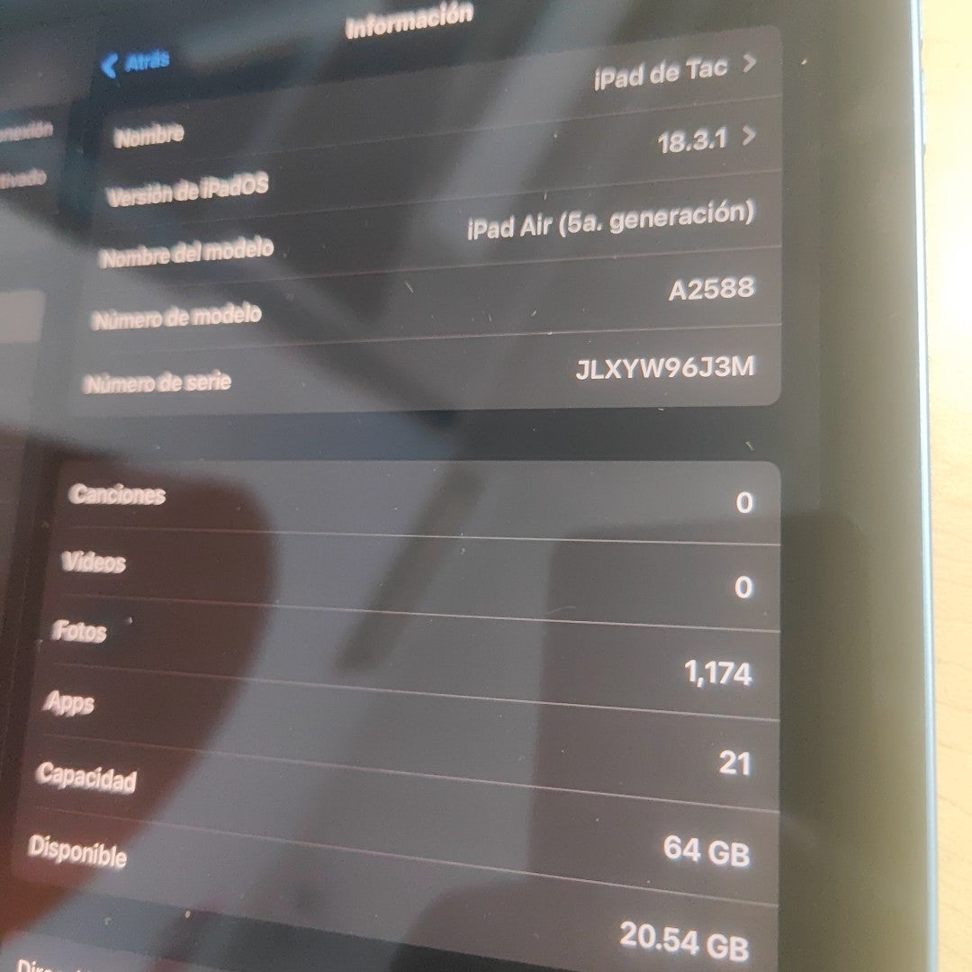 TABLETA APPLE IPAD AIR 5 A2588 64 GB 8 GB RAM (SEMINUEVO)