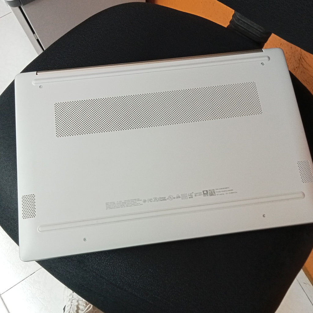 LAPTOP HP 15-FC0043LA (2024) 512 GB SSD 8 GB RAM (SEMINUEVO)