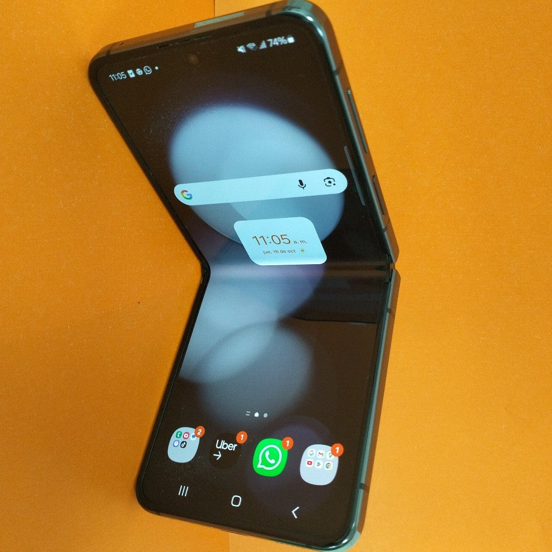 CELULAR SAMSUNG GALAXY Z FLIP 5 SM-F731B (2023) 512 GB 8 GB RAM (SEMINUEVO)