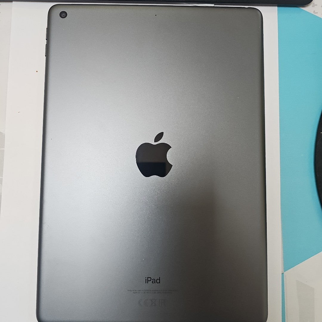 TABLETA APPLE IPAD 9 A2602 64 GB 3 GB RAM (SEMINUEVO)