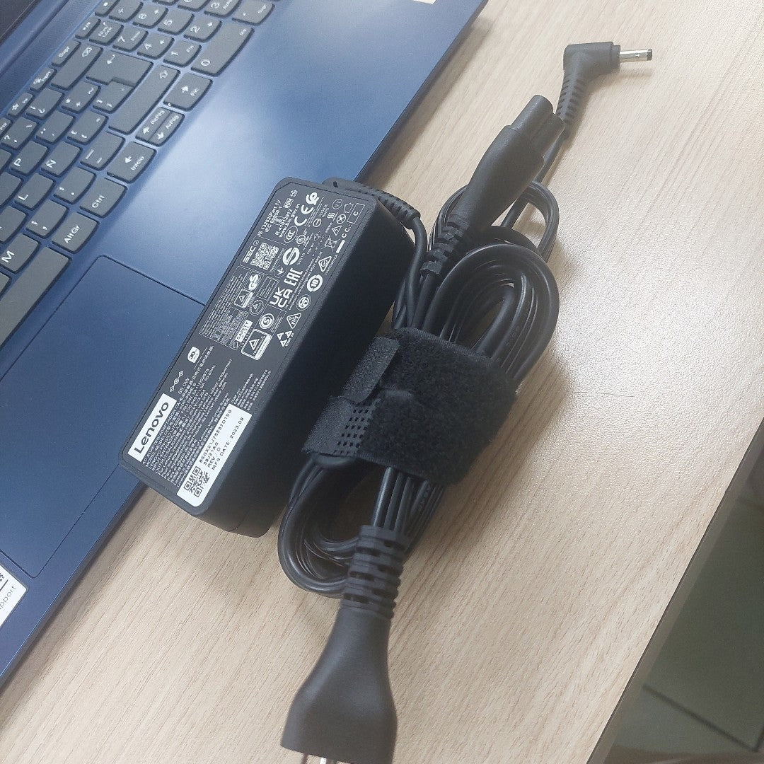 LAPTOP LENOVO IDEAPAD SLIM 3 15IAH8 (2024) 512 GB SSD 8 GB RAM (SEMINUEVO)