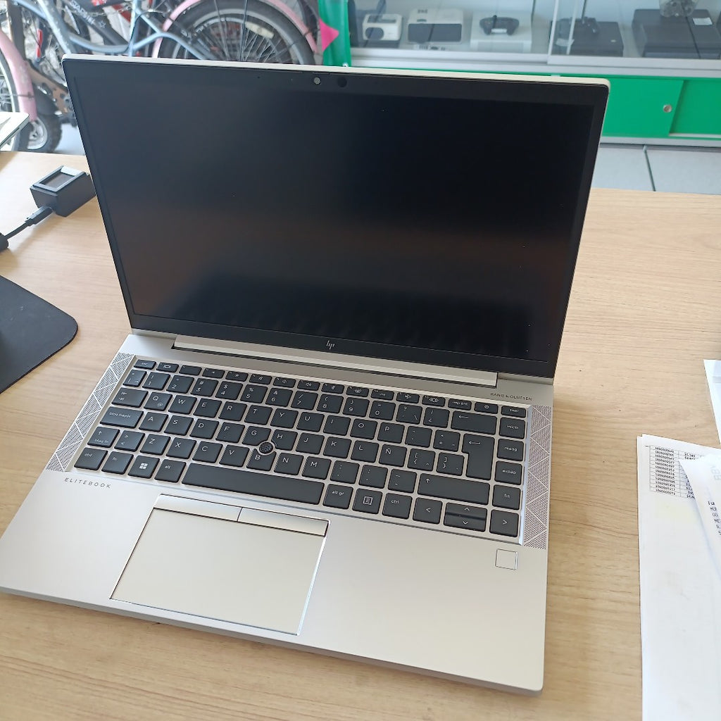 LAPTOP HP ELITEBOOK 840 G8 (2023) 256 GB SSD 16 GB RAM (SEMINUEVO)