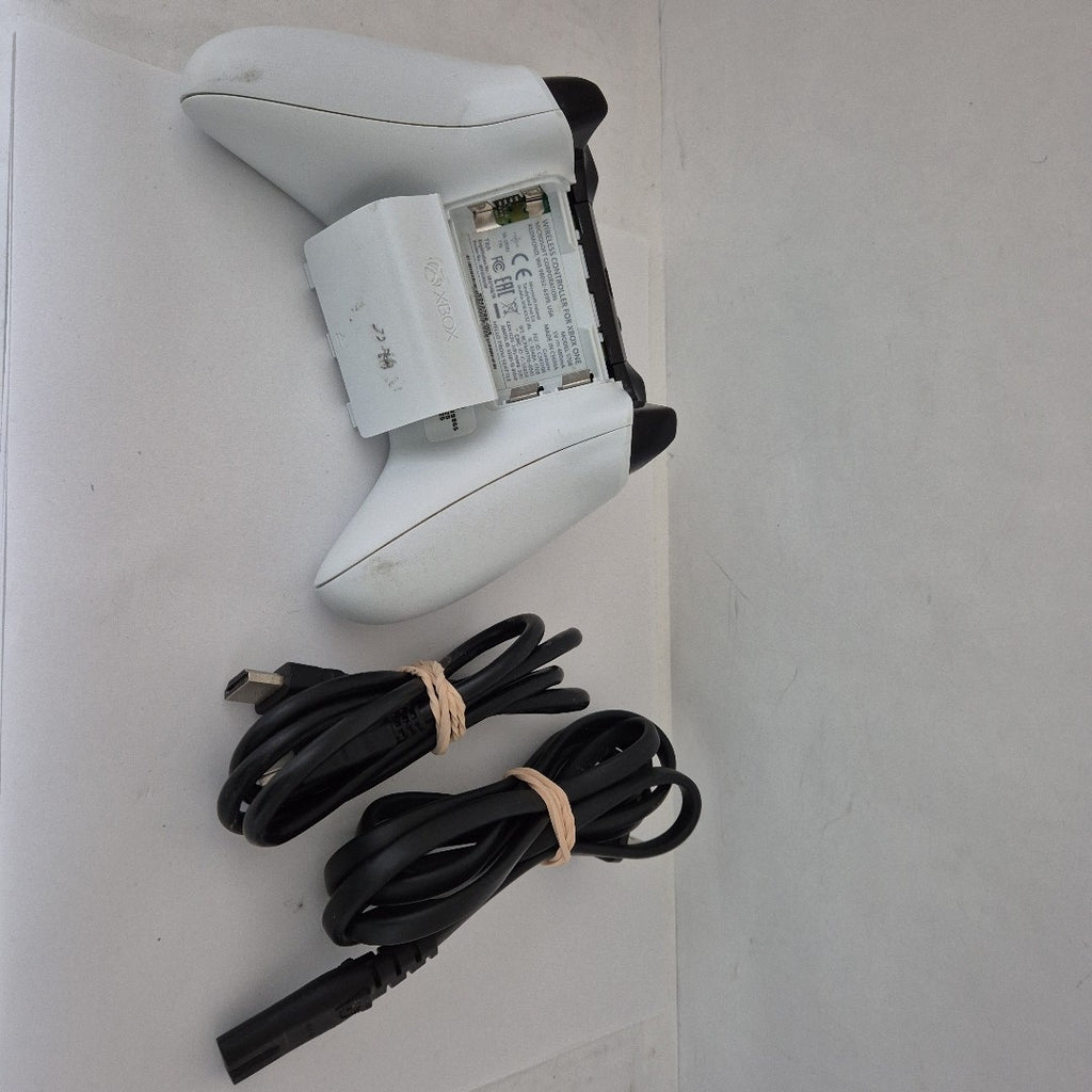 CONSOLA DE VIDEOJUEGO MICROSOFT XBOX ONE X 1 TB (SEMINUEVO)