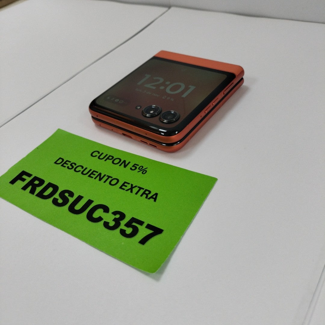 CELULAR MOTOROLA RAZR 50 5G XT2453-1 512 GB 12 GB RAM (SEMINUEVO)