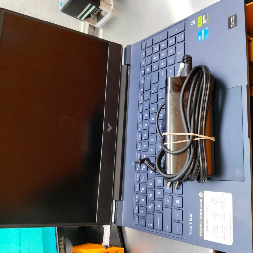 LAPTOP HP VICTUS 15-FA1090LA (2024) 512 GB SSD 8 GB RAM (SEMINUEVO)