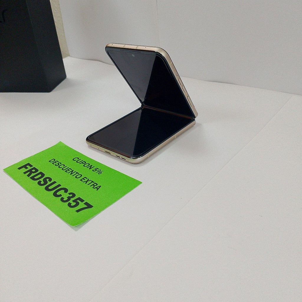 CELULAR MOTOROLA RAZR 50 5G XT2453-1 512 GB 12 GB RAM (SEMINUEVO)