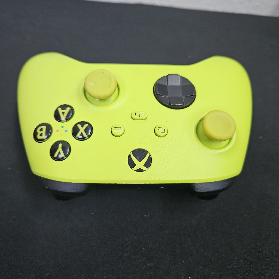 CONSOLA DE VIDEOJUEGO MICROSOFT XBOX ONE S 500 GB  (SEMINUEVO)