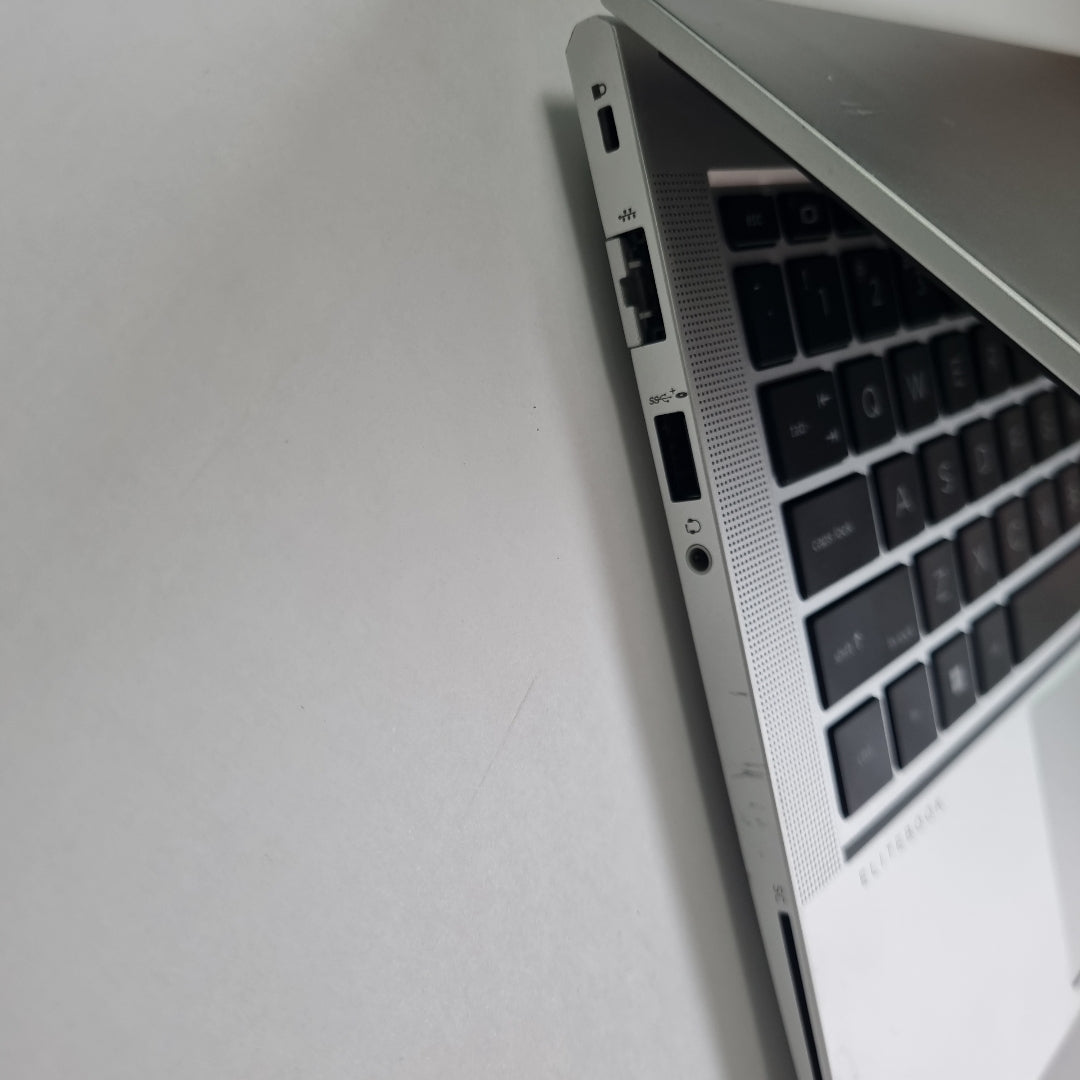 LAPTOP HP ELITEBOOK 630 G10 (2024) 512 GB SSD 32 GB RAM (SEMINUEVO)