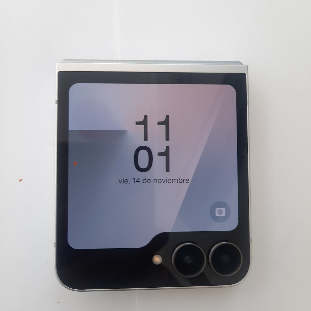 CELULAR SAMSUNG GALAXY Z FLIP7 FE SM-F761B (2025) 128 GB 8 GB RAM (SEMINUEVO)