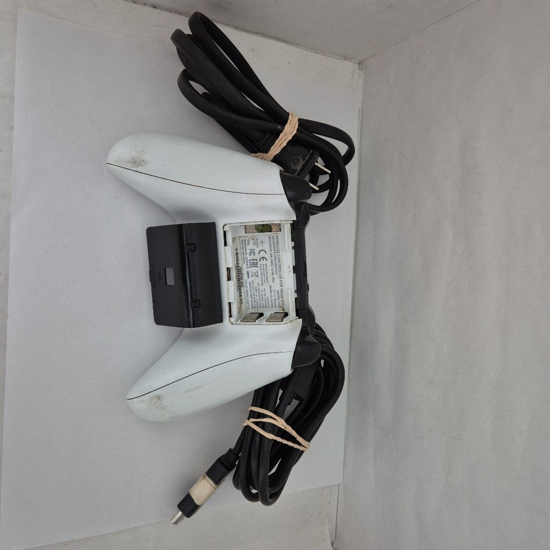 CONSOLA DE VIDEOJUEGO MICROSOFT XBOX ONE S 1 TB (SEMINUEVO)