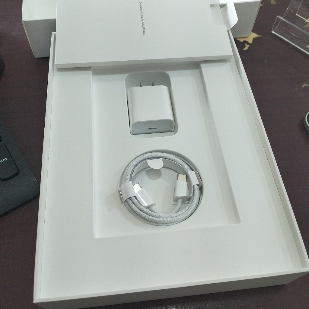 TABLETA APPLE IPAD A16 A3354 (2025) 128 GB 6 GB RAM (SEMINUEVO)