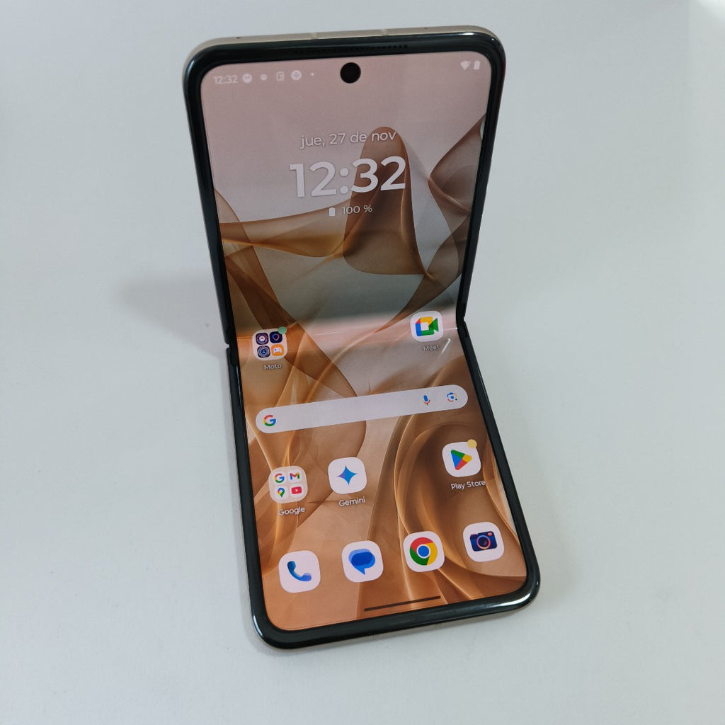 CELULAR MOTOROLA RAZR 50 5G XT2453-1 512 GB 12 GB RAM (SEMINUEVO)